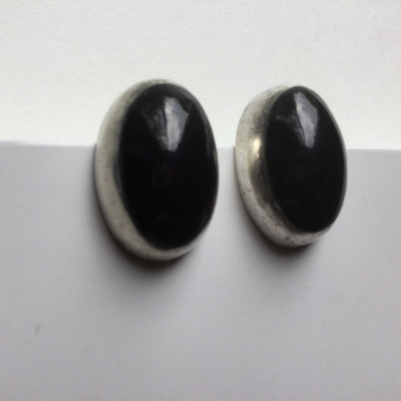 Vintage Oval Black & Sterling Silver Earrings - Picture 2 of 4